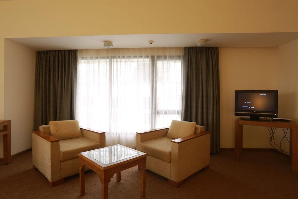 The Avenue Regent Otel Kochi Dış mekan fotoğraf