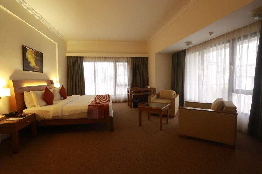 The Avenue Regent Otel Kochi Dış mekan fotoğraf