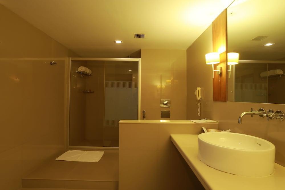 The Avenue Regent Otel Kochi Dış mekan fotoğraf