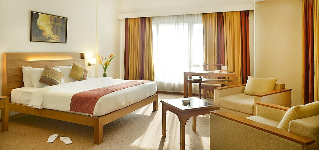The Avenue Regent Otel Kochi Dış mekan fotoğraf